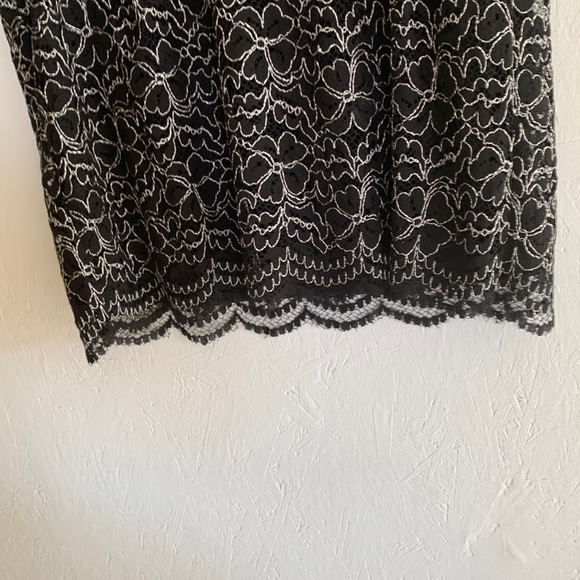 Elle laced Tank Top - Picture 4 of 10